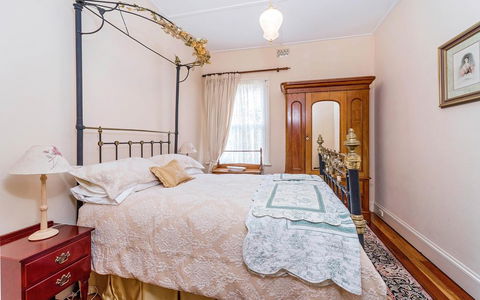 Eliza 1875 Red Brick Duplex Townhouse - Sydney 4u 3