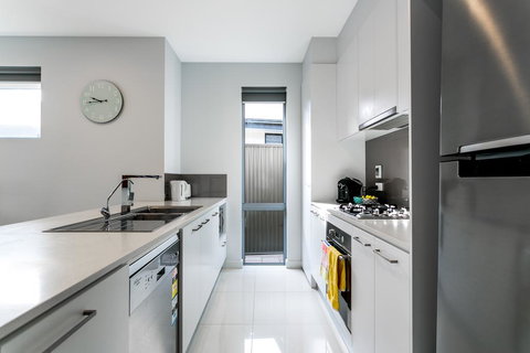 Ella House Adelaide - Sydney Resort 3