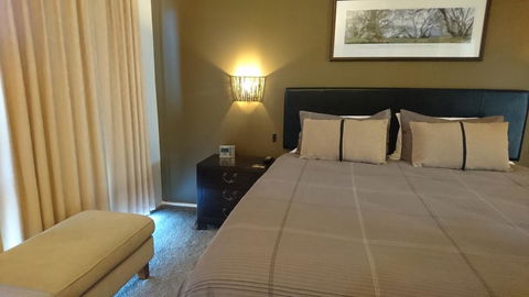 ELM Riverside Accommodation - Merrijig - Sydney 4u 3