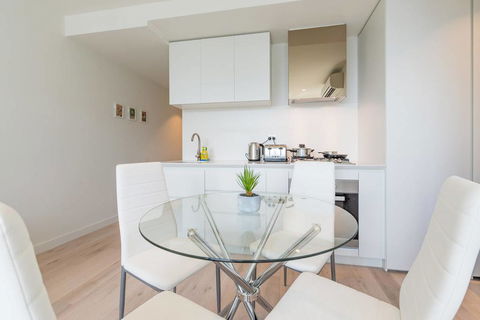 EQ Tower Luxury 1 Bedroom Central Melbourne - Sydney 4u 3