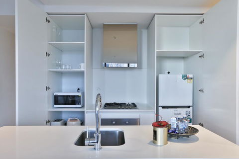 EQ TOWER Melbourne CBD APT - Sydney 4u 2