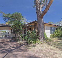 Evan's Retreat' 5 Sandy Point Road - cottage across the road from Sandy Point Beach - Accommodation Sydney