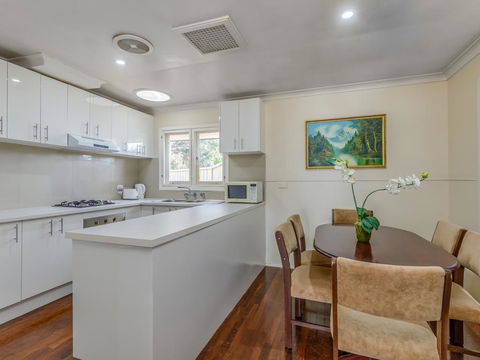 Exclusive Handy Holiday House - Sydney 4u 3