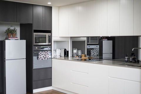Executive City-centre Apartment With Parking - Accommodation Sydney 1