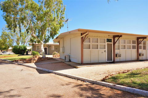 Exmouth Villas Unit 33 - Renovated Holiday Villa A Short Walk From Town Centre - Sydney 4u 0