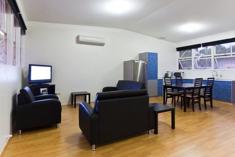 Exmouth Villas Unit 33 - Renovated Holiday Villa A Short Walk From Town Centre - Sydney 4u 2