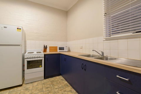 Exmouth Villas Unit 35 - 2 Bedroom Self-Contained Unit At The Heart Of Town - Sydney 4u 0