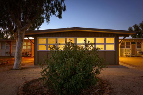 Exmouth Villas Unit 35 - 2 Bedroom Self-Contained Unit At The Heart Of Town - Sydney 4u 3