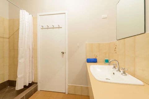 Exmouth Villas Unit 35 - 2 Bedroom Self-Contained Unit At The Heart Of Town - Sydney 4u 1