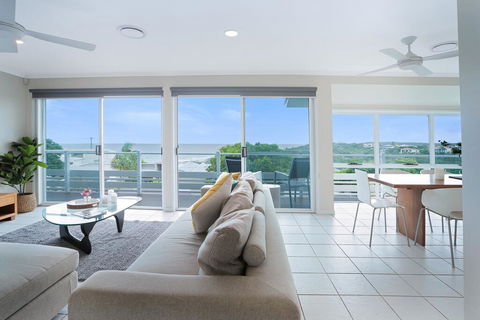 Expansive Ocean Views, Sunrise Beach - Sydney 4u 1