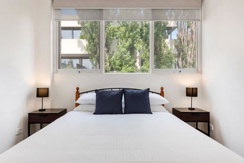 Explore Melbourne From A Convenient South Yarra Pad - Sydney 4u 1
