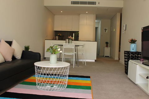Exquisite Family Home +Parking, Close To CBD - Sydney 4u 3