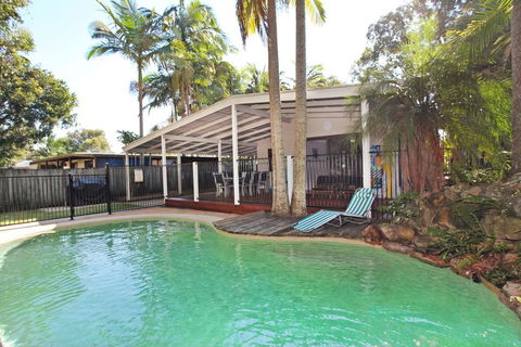 FABULOUS HOLIDAY HIDEAWAY - COOLUM BEACH - Accommodation Sydney 0