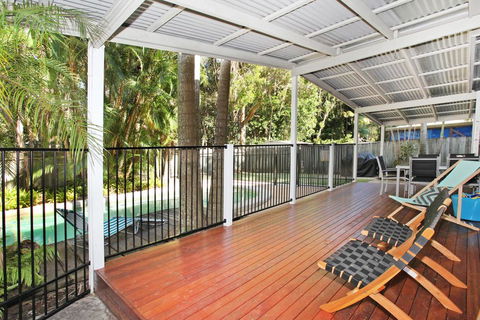 FABULOUS HOLIDAY HIDEAWAY - COOLUM BEACH - Accommodation Sydney 1