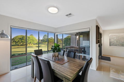Fairway Village @ Windaroo Lakes Golf Club - Sydney 4u 0