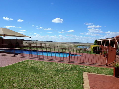 Fairways Bed & Breakfast At Jerilderie - Sydney 4u 1