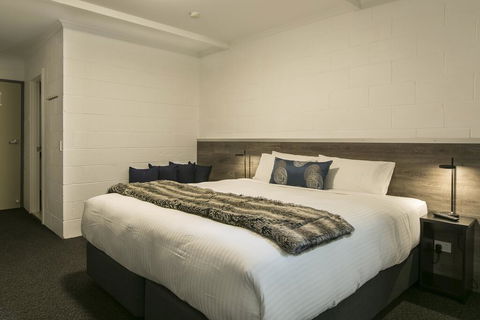 Falls Creek Hotel - Sydney 4u 2