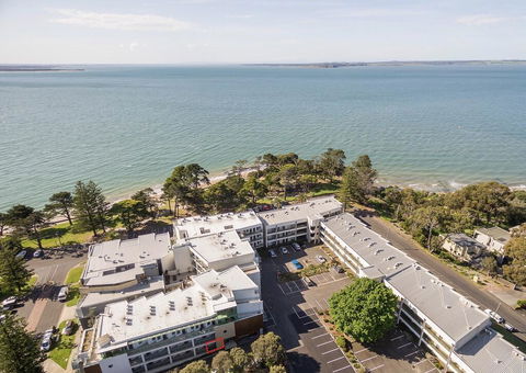 FAMILY ISLAND GETAWAY - BEACHFRONT APARTMENT - Accommodation Sydney 0