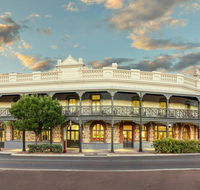 Farmers Home Hotel - Sydney 4u