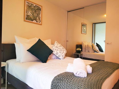 FITZROY FANTASTIC 1BR APT With FREE WINE, NETFLIX, WIFI, Close To TRAMS, COLES - Sydney Resort 1