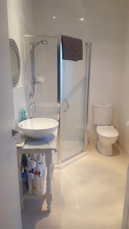 Flat In Heart Of Griffith - Sydney 4u 2
