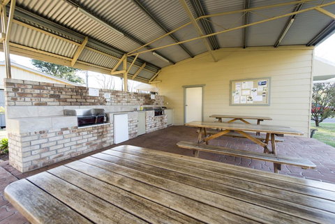 Fossickers Tourist Park - Accommodation Sydney 0
