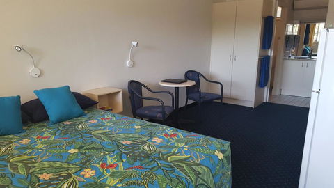 Fourth Ave Motor Inn - Accommodation Sydney 3