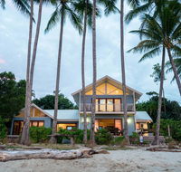 Frangipani Beach House - Newell Beach - Accommodation Sydney