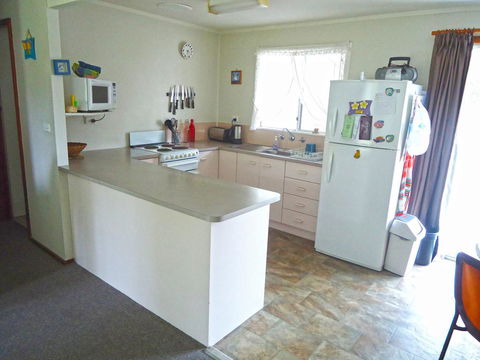 Frangipani Cottage @ Callala Beach - Sydney 4u 2