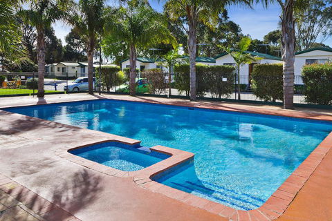 Frankston Holiday Park And Sandhurst Motel - Sydney 4u 0