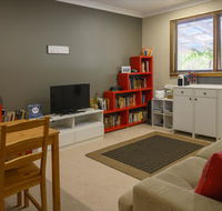 Friends at McLaren Vale - Sydney 4u