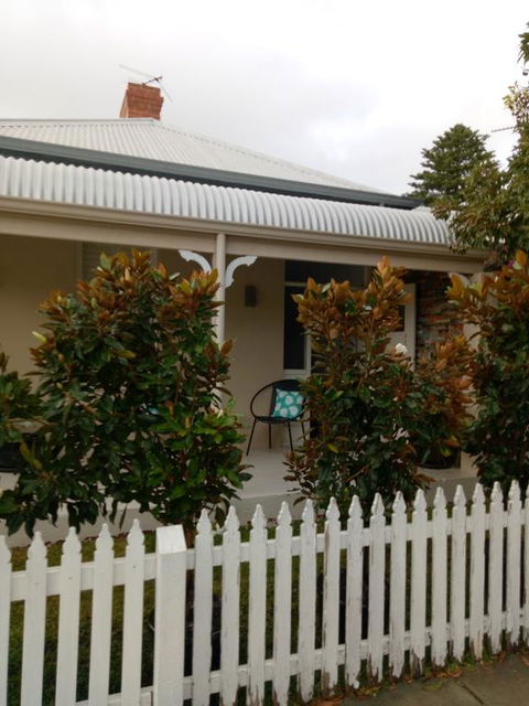 FUNKY COTTAGE - Accommodation Sydney 0