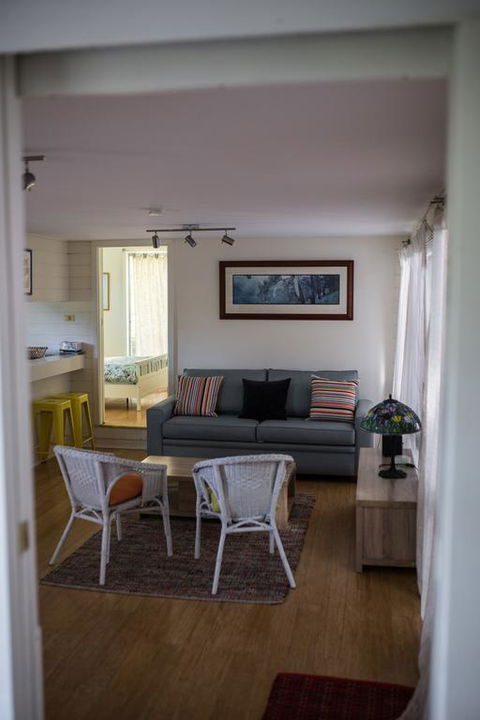 Funky Flat On Acreage - Sydney 4u 3