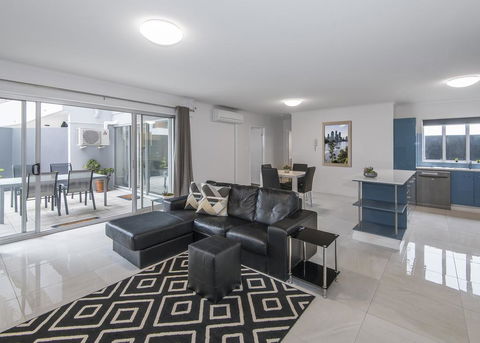 FV4006 Apartments - Accommodation Sydney 0