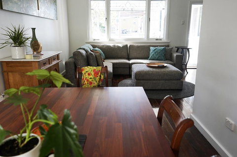 Gallery House Dwellingup - Accommodation Sydney 2