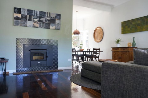 Gallery House Dwellingup - Accommodation Sydney 0