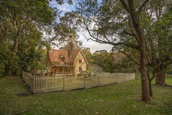 Gardeners Cottage with Sydney Resort