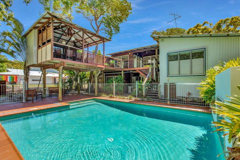 Gecko's Rest - Rainbow Shores, Executive Beach House, Pet Friendly, Pool, Wi-fi - Sydney 4u 0