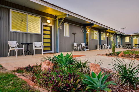 Getaway Villas Unit 38-1 - 1 Bedroom Disabled Friendly Accommodation - Sydney 4u 2