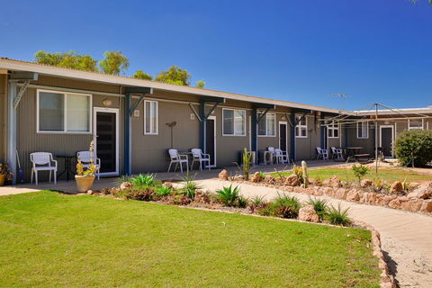 Getaway Villas Unit 38-2 - 1 Bedroom Self-Contained Accommodation - Sydney 4u 0