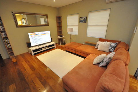 Glebe Self-Contained Modern One-Bedroom Apartment (47ROS) - Accommodation Sydney 0