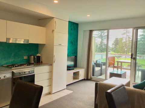 Glenelg Sunset Beach Apartment - Accommodation Sydney 2