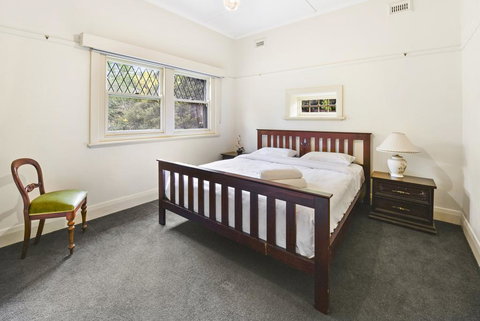 GlenIris Beautiful 6BedderFamily House+2Bath+Pool - Accommodation Sydney 3