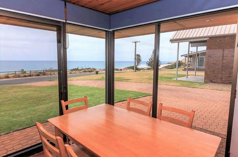 Gold Coast Views - 10 Gold Coast Drive - Sydney 4u 0