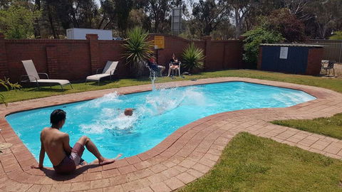 Golden Country Motel And Caravan Park - Sydney 4u 1