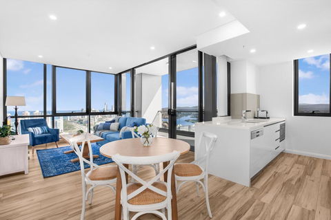 Grand Beach Views In 2-Bed Apartment With Balcony - Sydney 4u 0