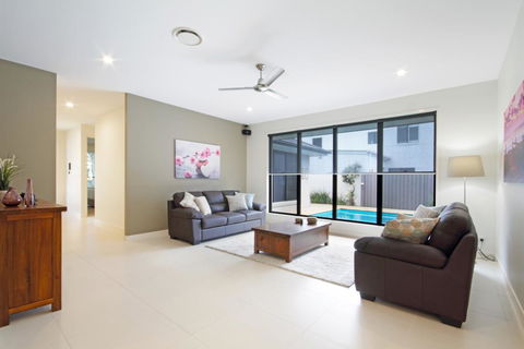 Grand Parade - Sydney 4u 3