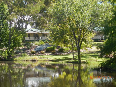 Granite Gardens Cottages & Lake Retreat - Sydney 4u 0