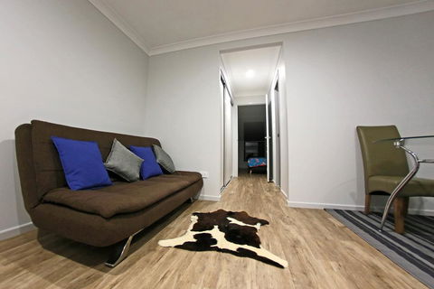 Granny Flat Next To Golf Course - Sydney 4u 3