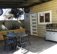 Guesthouse with Pool  BBQ - 10 kms from CBD - Sydney 4u